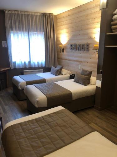 3 twin beds