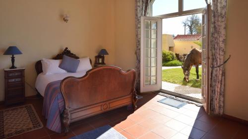Two-Bedroom Suite with Pool View image 4