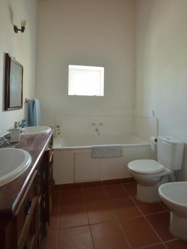 Two-Bedroom Suite with Pool View image 7