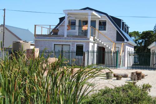 Jardí, Red Bishop - Birds, Beach & Beauty in Langebaan