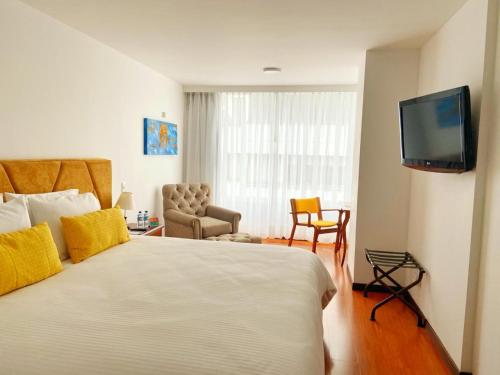 1 king bed, 1 twin bed