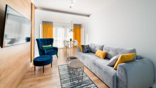 2 twin beds, 1 sofa bed