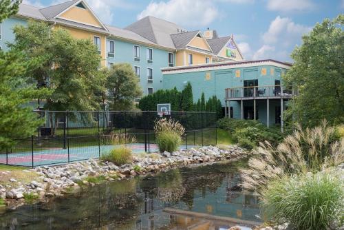 Holiday Inn Express Holland an IHG Hotel - image 3