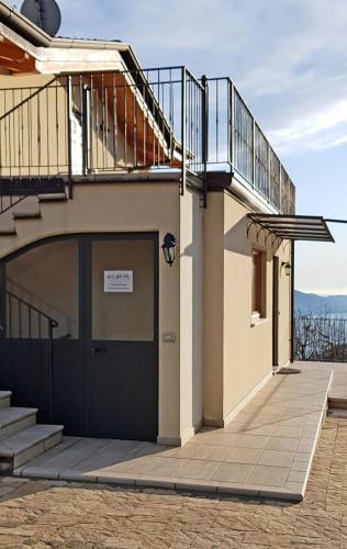 Teresa Campi Apartments Lake view by Gardadomusmea