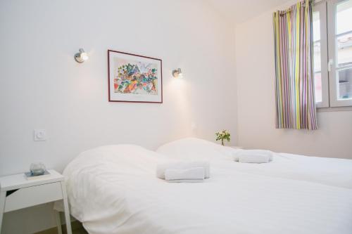Regina's Banyuls Terrace apartment - Tap to explore photos