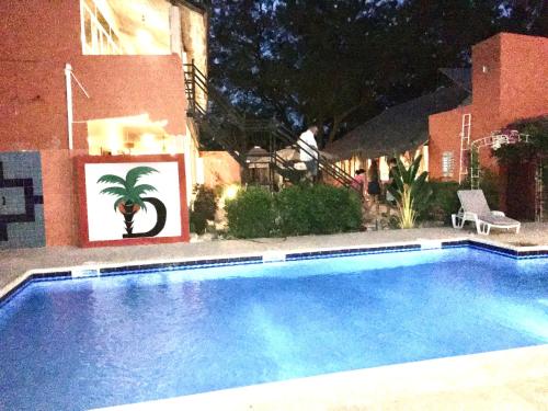 Piscina, HÔTEL LE DJIOSFALA miroir de la Terranga (HOTEL LE DJIOSFALA miroir de la Terranga) in Toubakouta