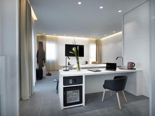 Boutique Hotel Touring - image 12