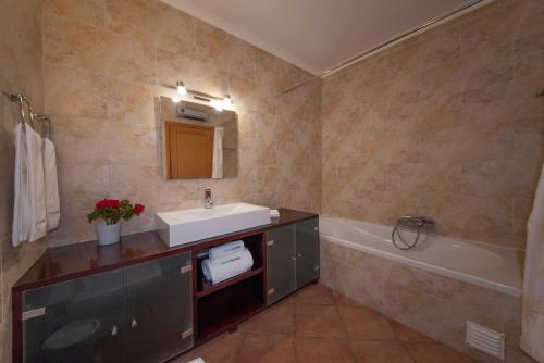 D07 - Torraltinha Villa in Lagos - image 2