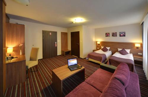 Hotel Camelot - image 8
