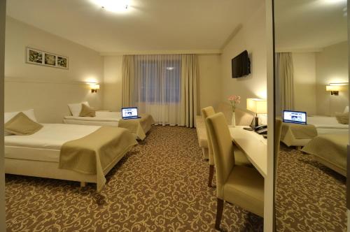 Hotel Camelot - image 5