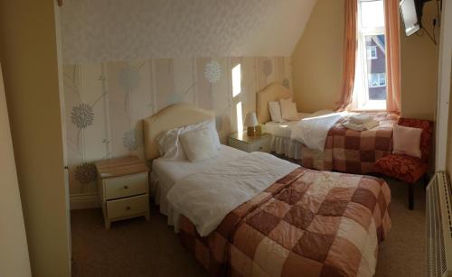Twin room, private bathroom