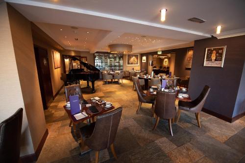 مطعم, The Mansefield Hotel in ايلجين