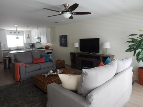 330 San Luis Avenue - main image