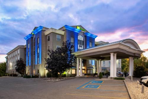 Holiday Inn Express & Suites SASKATOON