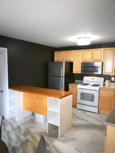 Rainbow House and small garden in Princeton Városközpont