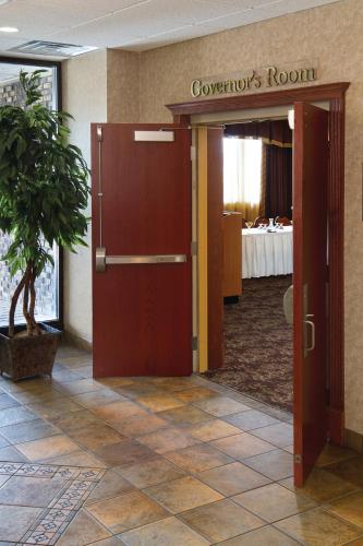 Ramkota Hotel Bismarck - image 4