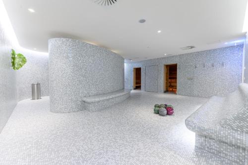 Hotel Caroline - image 5