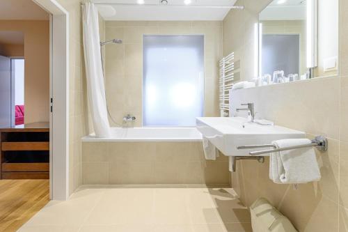 Triple Room image 3