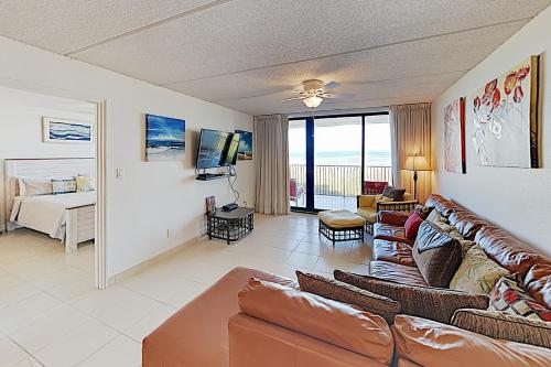 New Listing! Modern Beachfront Condo with Pool & Spa condo - image 7