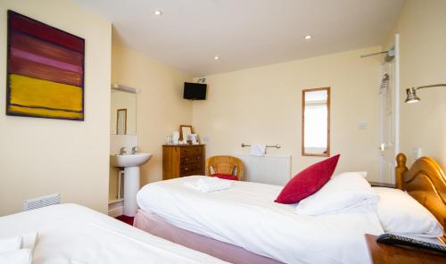 2 twin beds