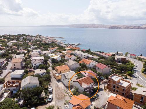  Apartments Kata in Karlobag