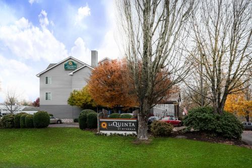 La Quinta by Wyndham Eugene - main image