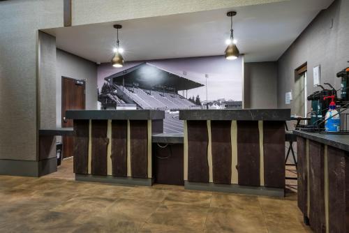 La Quinta by Wyndham Eugene - image 4