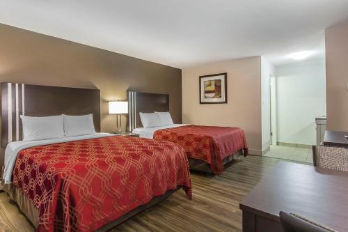 Econo Lodge Inn and Suites Lethbridge