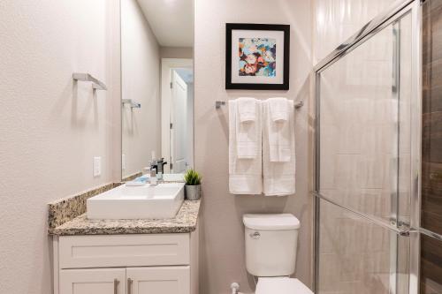 5 BR 6 Full BA Villa 5 min to Disney BBQ & Hot Tub - image 12