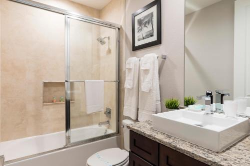 3 BR 3 BA Villa 5min to Disneyworld Hot Tub BBQ - image 14
