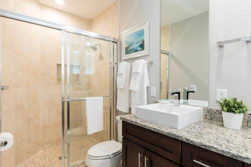 3 BR 3 BA Villa 5min to Disneyworld Hot Tub BBQ - image 11