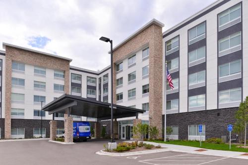 Holiday Inn Express & Suites - Mall of America - MSP Airport - Bloomington, MN 55425