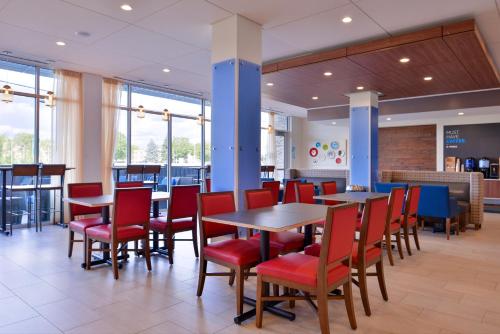 Holiday Inn Express & Suites - Mall of America - MSP Airport, an IHG Hotel