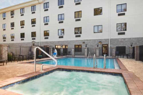 Holiday Inn Express Hotel & Suites Pensacola-West Navy Base, an IHG Hotel