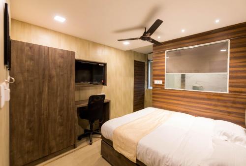 Photo - Hotel New Sky Palace Residency- Near International Airport Andheri East