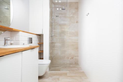 Apartment Warsaw Żoliborz by Renters - image 12