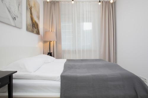 Apartment Warsaw Żoliborz by Renters - image 6