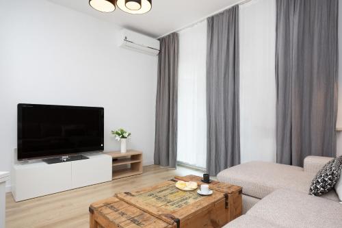 Apartment Warsaw Żoliborz by Renters - image 9