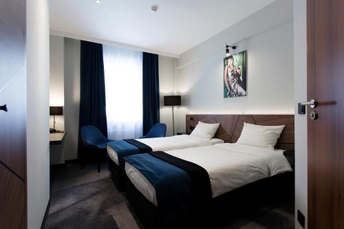 Ascot Premium Hotel - image 2