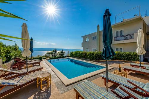 Family friendly apartments with a swimming pool Lokva Rogoznica Omis - 11931