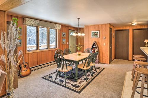 Scenic Forest Lodge Outside Glacier National Park! in West Glacier