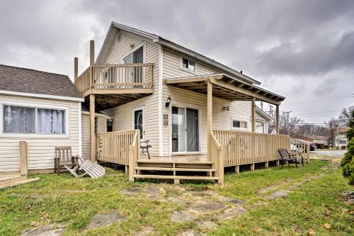 Waterfront Lake Erie Vacation Rental on the Strip!