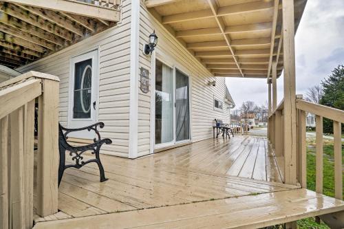 Waterfront Lake Erie Vacation Rental on the Strip!