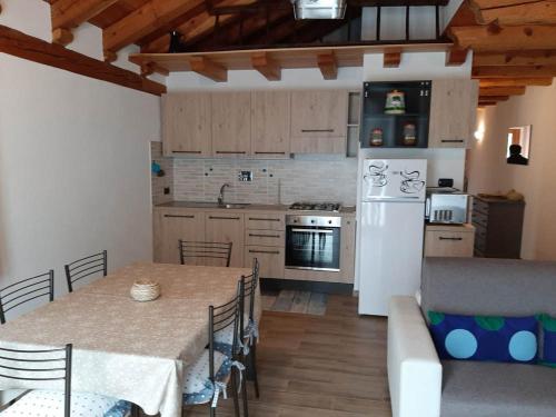 Casa Vacanze Roure " BAITA PECIT PARI" in Roure