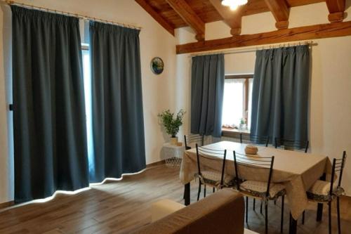 Casa Vacanze Roure " BAITA PECIT PARI" in Roure