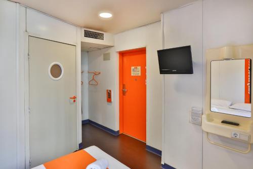 easyHotel Sofia - image 13