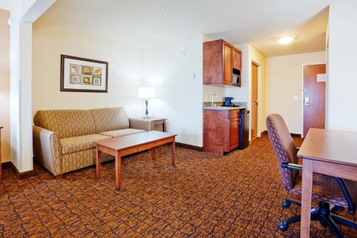 Holiday Inn Express Hotel & Suites Mount Airy an IHG Hotel - image 3