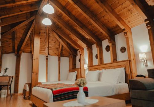 1 queen bed, 1 twin bed, 2 sofa beds