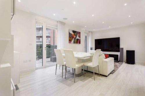 Newly Built And Spacious Apartment With A Terrace, West Hampstead, London