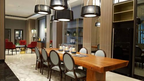 Luxury 2 Bedroom @PakuwonMall – Anderson by B&B near Supermal Pakuwon Indah